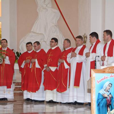 13 septembrie: Bacău: Hramul comunităţii "Înălţarea Sfintei Cruci"