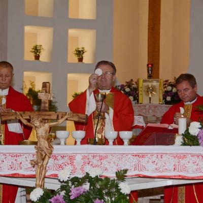 13 septembrie: Bacău: Hramul comunităţii "Înălţarea Sfintei Cruci"