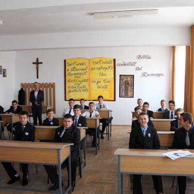 14 septembrie: Roman: Deschiderea anului şcolar 2015-2016 la Liceul Teologic Romano-Catolic "Sfântul Francisc de Assisi"