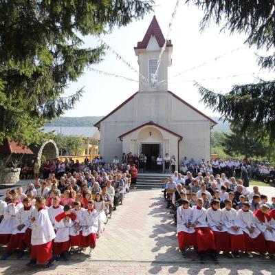 14 septembrie: Ploscuţeni: Hramul comunităţii