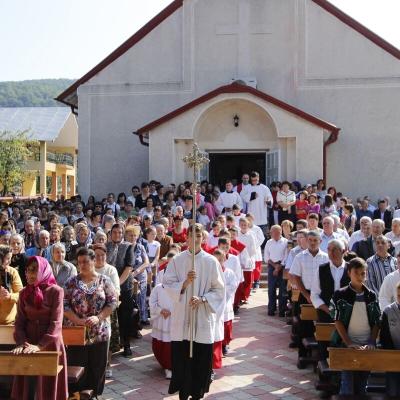 14 septembrie: Ploscuţeni: Hramul comunităţii