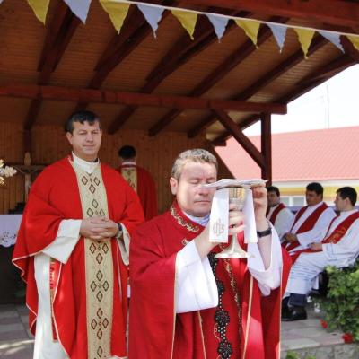 14 septembrie: Ploscuţeni: Hramul comunităţii