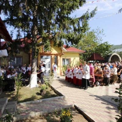 14 septembrie: Ploscuţeni: Hramul comunităţii