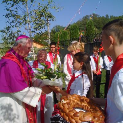 19 septembrie: Dofteana: Administrarea sacramentului Mirului