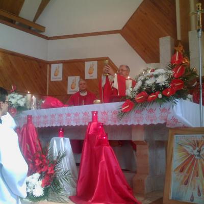 19 septembrie: Dofteana: Administrarea sacramentului Mirului
