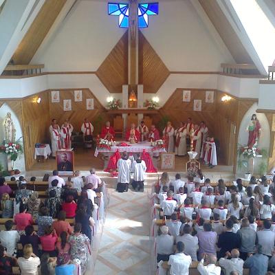 19 septembrie: Dofteana: Administrarea sacramentului Mirului