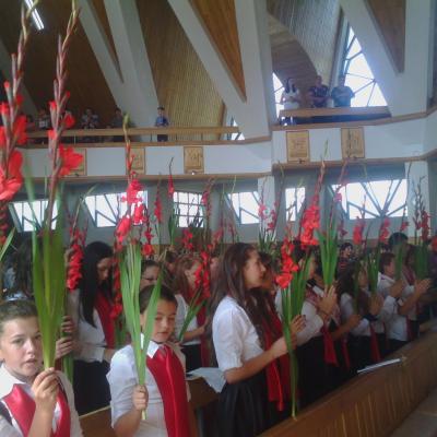 19 septembrie: Dofteana: Administrarea sacramentului Mirului