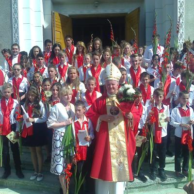 19 septembrie: Dofteana: Administrarea sacramentului Mirului