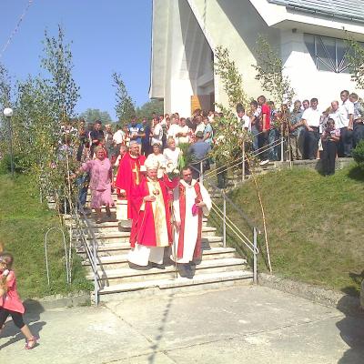 19 septembrie: Dofteana: Administrarea sacramentului Mirului