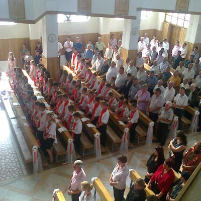 19 septembrie: Dofteana: Administrarea sacramentului Mirului