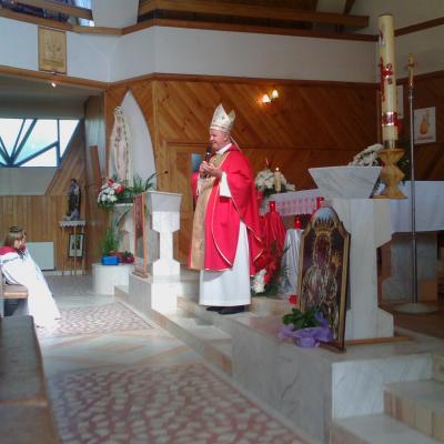 19 septembrie: Dofteana: Administrarea sacramentului Mirului