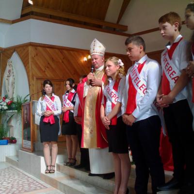19 septembrie: Dofteana: Administrarea sacramentului Mirului