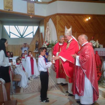 19 septembrie: Dofteana: Administrarea sacramentului Mirului
