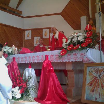 19 septembrie: Dofteana: Administrarea sacramentului Mirului