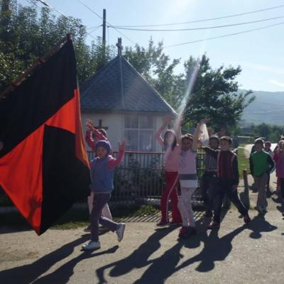 3 octombrie: Ploscuţeni şi Oituz: Rechizite şcolare pentru copiii săraci oferite de Kolping Moldova