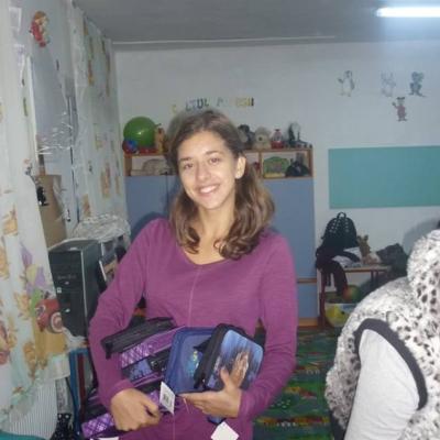 3 octombrie: Ploscuţeni şi Oituz: Rechizite şcolare pentru copiii săraci oferite de Kolping Moldova