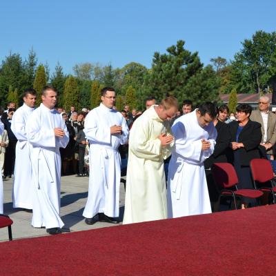 4 octombrie: Roman: Sărbătoarea Sfântului Francisc şi sfinţiri de diaconi