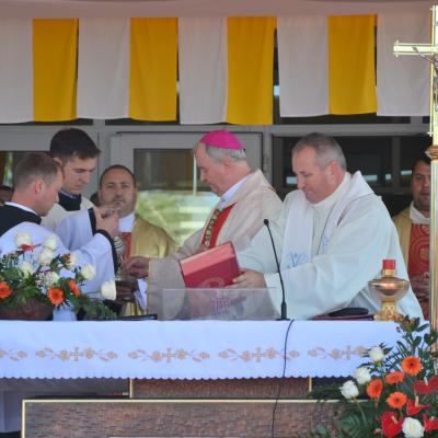 4 octombrie: Roman: Sărbătoarea Sfântului Francisc şi sfinţiri de diaconi