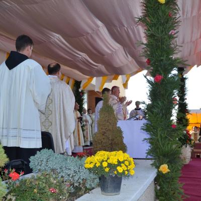 4 octombrie: Roman: Sărbătoarea Sfântului Francisc şi sfinţiri de diaconi