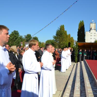 4 octombrie: Roman: Sărbătoarea Sfântului Francisc şi sfinţiri de diaconi