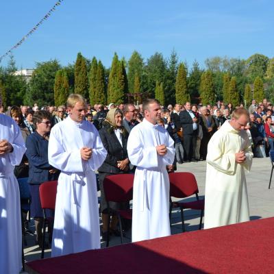 4 octombrie: Roman: Sărbătoarea Sfântului Francisc şi sfinţiri de diaconi