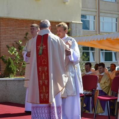 4 octombrie: Roman: Sărbătoarea Sfântului Francisc şi sfinţiri de diaconi