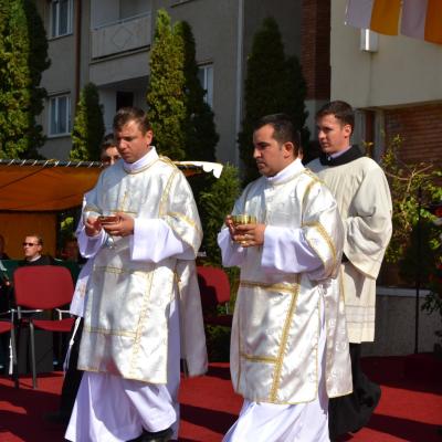 4 octombrie: Roman: Sărbătoarea Sfântului Francisc şi sfinţiri de diaconi