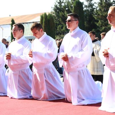 4 octombrie: Roman: Sărbătoarea Sfântului Francisc şi sfinţiri de diaconi