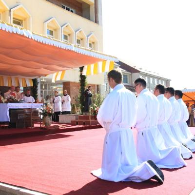 4 octombrie: Roman: Sărbătoarea Sfântului Francisc şi sfinţiri de diaconi