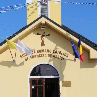 4 octombrie: Bacău-Izvoare: Hramul comunităţii