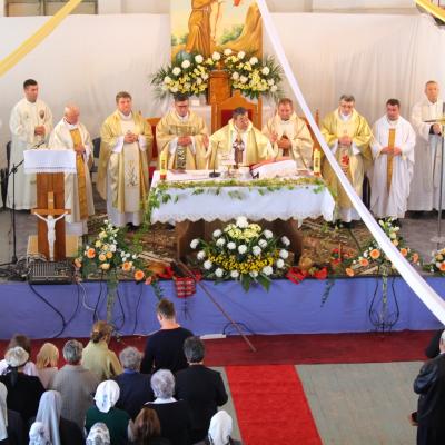 4 octombrie: Bacău-Izvoare: Hramul comunităţii