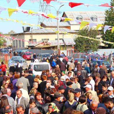 4 octombrie: Bacău-Izvoare: Hramul comunităţii