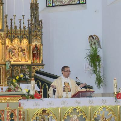 11 octombrie: Cacica: Hramul secundar - Sfânta Fecioară Maria, Regina Rozariului