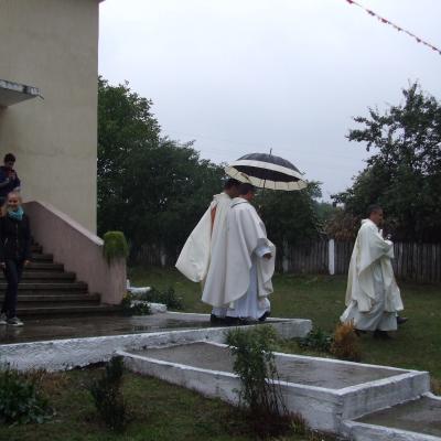 11 octombrie: Călugăreni: Hram şi sfinţire grotă în filiala Roşiori