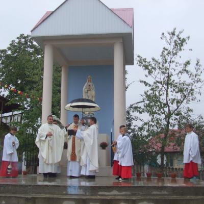 11 octombrie: Călugăreni: Hram şi sfinţire grotă în filiala Roşiori