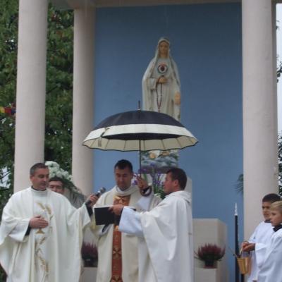 11 octombrie: Călugăreni: Hram şi sfinţire grotă în filiala Roşiori