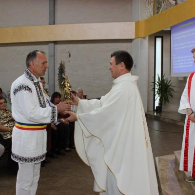 12 octombrie: Zaragoza (Spania): Ofranda de flori adusă Maicii Domnului de Pilar
