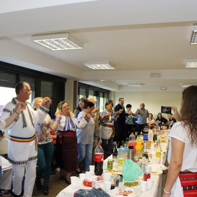 12 octombrie: Zaragoza (Spania): Ofranda de flori adusă Maicii Domnului de Pilar