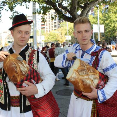 12 octombrie: Zaragoza (Spania): Ofranda de flori adusă Maicii Domnului de Pilar