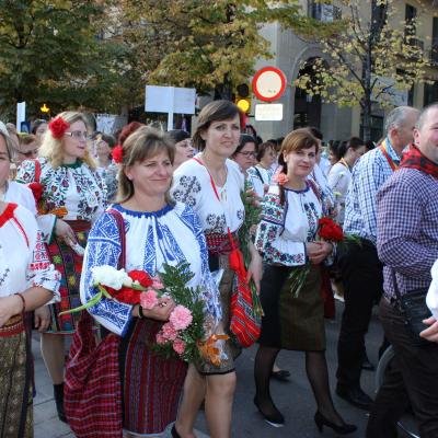 12 octombrie: Zaragoza (Spania): Ofranda de flori adusă Maicii Domnului de Pilar