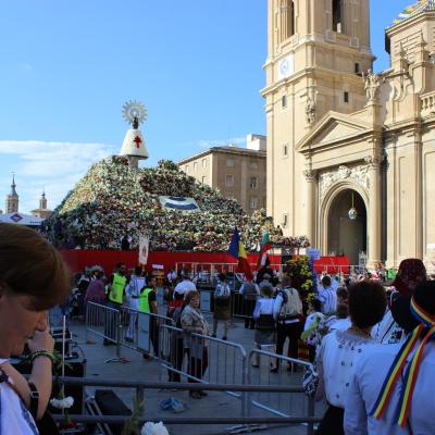 12 octombrie: Zaragoza (Spania): Ofranda de flori adusă Maicii Domnului de Pilar