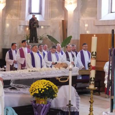 24 octombrie: Oituz: Funeraliile părintelui Mihai Vacaru. Foto: Cătălin Balint