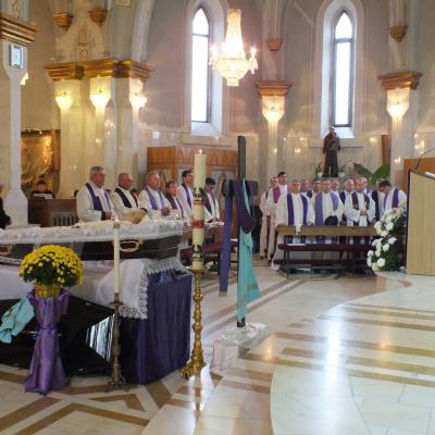 24 octombrie: Oituz: Funeraliile părintelui Mihai Vacaru. Foto: Cătălin Balint