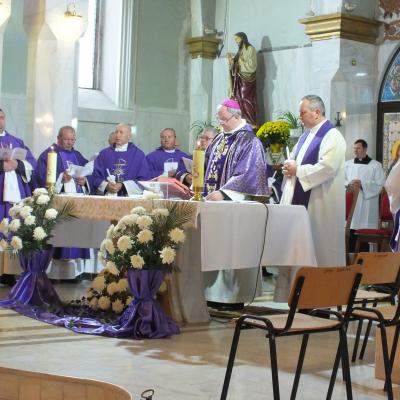 24 octombrie: Oituz: Funeraliile părintelui Mihai Vacaru. Foto: Cătălin Balint