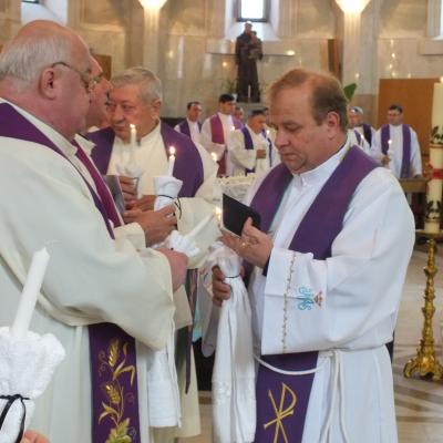 24 octombrie: Oituz: Funeraliile părintelui Mihai Vacaru. Foto: Cătălin Balint