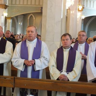 24 octombrie: Oituz: Funeraliile părintelui Mihai Vacaru. Foto: Cătălin Balint