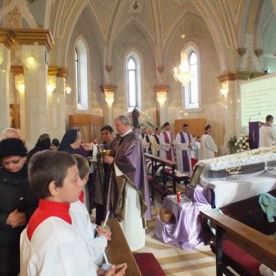 24 octombrie: Oituz: Funeraliile părintelui Mihai Vacaru. Foto: Cătălin Balint