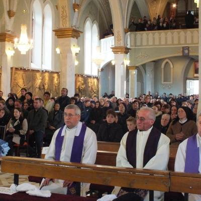 24 octombrie: Oituz: Funeraliile părintelui Mihai Vacaru. Foto: Cătălin Balint