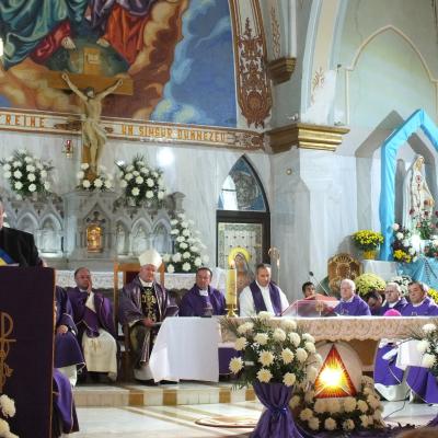24 octombrie: Oituz: Funeraliile părintelui Mihai Vacaru. Foto: Cătălin Balint
