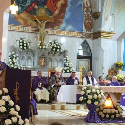 24 octombrie: Oituz: Funeraliile părintelui Mihai Vacaru. Foto: Cătălin Balint